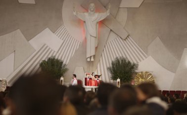 En diferentes parroquias se reúnen feligreses para la celebración de la Semana Santa. Colprensa