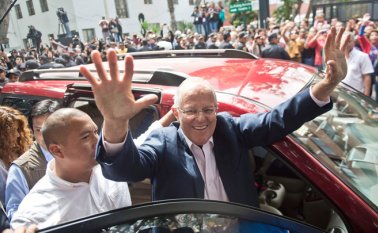 Pedro Pablo Kuczynski renunció a su nacionalidad estadounidense para poder postularse a la presidencia peruana, cargo que asumió en 2016.