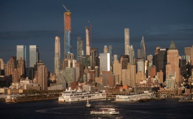 "Después de estos despreciables actos de violencia y como medida de precaución, he pedido a la policía estatal que incremente las patrullas alrededor de las iglesias y templos hoy por todo el estado", afirmó Cuomo en un comunicado remitido a la prensa. AFP