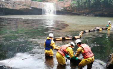 Las labores posteriores en ese sitio turístico del Catatumbo “incluirán el lavado de piedra por piedra de este sitio considerado vital en la biodiversidad de la zona”. Tomada de Tibú Linda