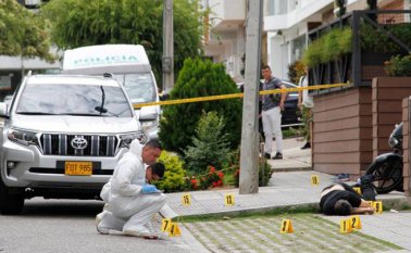 En la carrera 35A con calle 54 del sector de Cabecera, Bucaramanga, quedó el cuerpo sin vida de Edwin Javier Guarín Abril, de 48 años. Colprensa