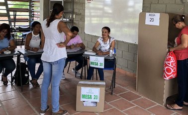 Las 14 consultas implicarían la participación de unos 580.870 colombianos en 178 puestos de votación y 676 mesas.  Archivo / La Opinión