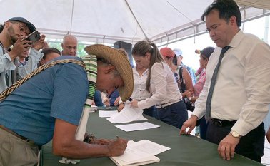 Tras la firma de compromisos, se efectuará una mesa adicional el próximo 30 de mayo, en Tibú. Cortesía