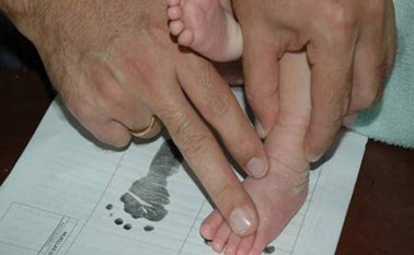 Unos cinco mil niños apátridas podrían recibir la nacionalidad colombiana de aprobarse un concepto que está en evaluación para este fin. Archivo