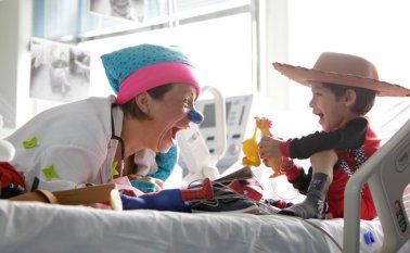 Luz Adriana Neira completa ya 21 años llevando sonrisas a los pacientes.
Colprensa