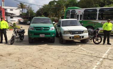 La policía dejó a disposición de la Fiscalía los vehículos recuperados. Cortesía