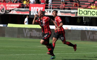 El cucuteño José Orlando Pérez marcó uno de los goles del Cúcuta Deportivo ante Junior. Mario Caicedo