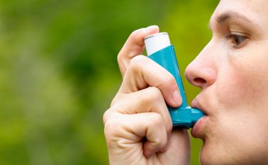 El asma mal controlado puede “producir la muerte, pero los niños asmáticos no deben ser encerrados en burbujas”. Internet