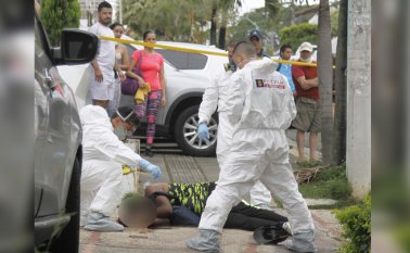 El cadáver de Eduardo Enrique Sánchez Torres, de 52 años, fue levantado del andén de la calle 98 con carrera 25 del barrio Diamante II. En Cúcuta, al parecer, residió en el conjunto cerrado Vegas del Río.
 Vanguardia Liberal