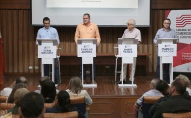 Iván Gélvez, Carlos Jaimes, Jairo Yáñez y Marlon Chacón, tuvieron el jueves el primer fogueo de sus propuestas, como parte del proceso de selección que está liderando el Centro Democrático para escoger su candidato a la Alcaldía. Obando