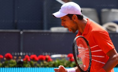 El serbio Novak Djokovic derrotó a Thiem y se metió en la final del torneo de Madrid. AFP