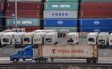 En medio de la disputa comercial, Estados Unidos presiona a China para que cambie su política de protección de la propiedad intelectual, así como los subsidios masivos a las empresas estatales y reduzca el gran déficit comercial. AFP