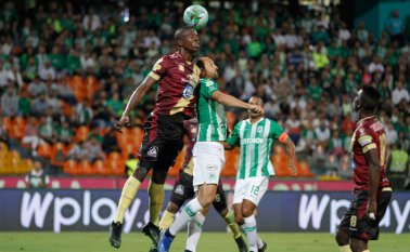 El verde paisa tomó el control del juego desde el primer minuto para generar las oportunidades más claras de gol, con la presencia en el área del argentino Hernán Barcos, quien tuvo la primera en un mano a mano contra Álvaro Montero, pero definió mal. Colprensa
