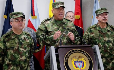 El comandante de las Fuerzas Militares, Luis Fernando Navarro, aparece en compañía del comandante del Ejército, general Nicacio de Jesús Martínez. EFE