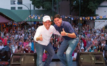 El concejal de Los Patios, Alfonso Hernández estuvo acompañado por el senador del Partido Conservador, Juan Carlos García Gómez. Cortesía