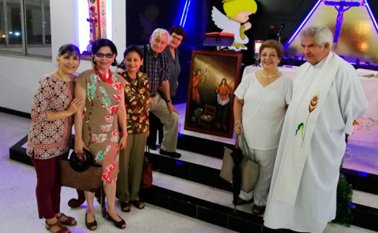 Asistieron, Patricia de Uribe, Esperanza de García, Marta Porras de Pabón, Reinaldo Cáceres, Marta de Cáceres, Sandra Caicedo de Bustos y el padre Carlos Simón Pabón. La Opinión