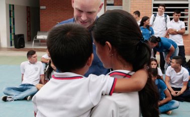 Katherine tiene 18 años y decidió dar a luz a su hijo cuando tenía 13. La Opinión