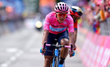 Richard Carapaz (Movistar) es el actual líder de la ronda italiana. El ecuatoriano aventaja en 47 segundos al esloveno Primoz Roglic. AFP