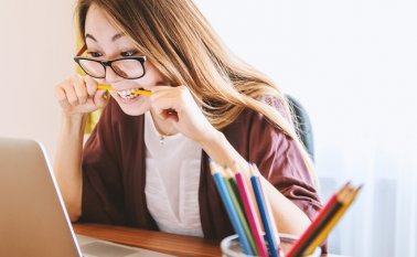 Las características del 'burn-out' " y que se caracteriza por tres elementos: "una sensación de agotamiento", "cinismo o sentimientos negativos relacionados con su trabajo" y una "eficacia profesional reducida".
Internet