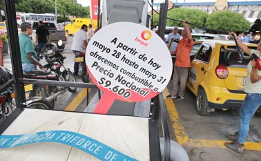 Según el gremio, el aumento en la demanda se debe a que el porcentaje de tanqueo de pimpinas en la calle se pasó a las estaciones de servicio. César Obando