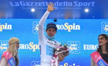 López es el nuevo líder de los jóvenes en el Giro de Italia, con la ‘maglia blanca’. Tomada de Twitter @AstanaTeam