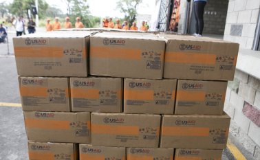 La entrega de alimentos se realiza "en puntos donde se han identificado necesidades críticas de alimentos y nutrición que no han sido atendidas". Archivo