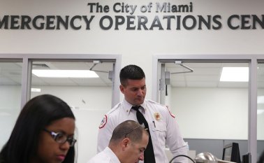 Cerca de una hora después de este incidente un sujeto llamó al 911, según el reporte de la oficina del alguacil de St. Johns, divulgado el miércoles por el diario local First Coast News. AFP