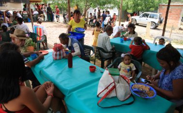 En el asentamiento humano La Fortaleza, ciudadanos de ambos países dan ejemplo de convivencia. Mario Caicedo / La Opinión