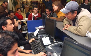 Los trabajadores independientes con contrato de prestación de servicios personales, los independientes por cuenta propia y los trabajadores independientes con contratos diferentes a prestación de servicios personales, deben efectuar el pago de la cotización al Sistema de Seguridad Social Integral, mes vencido sobre Ingreso Base de Cotización establecido. Colprensa