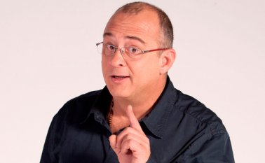 El presentador padece de hipertensión en el cráneo, por lo que los médicos tuvieron que inducirle un coma que lo mantiene con ventilación mecánica. Colprensa