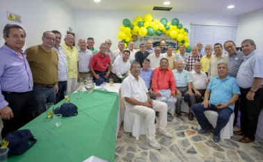 René Duarte, Delázcar García, Alfonso Paz, Orlando Alvarado, Arturo Contreras, Rafael Vega, Javier Contreras, Carlos Coronel, Jorge Salcedo, Carlos Villamizar, Oscar Durán, Ciro Carvajal, Pedro Contreras, Ciro Quiñónez, Omar Cuéllar, Jesús Contreras, Elías Yáñez, Marco Tulio Moreno, Antonio Granados, Jesús Becerra, Álvaro López, Pedro Avellaneda y Rafael Betancourt. Sentados, Alvaro Ospino, Guillermo López, Darío Castellanos, profesores Jesús Ramírez, Guillermo Quiñónez y Jesús Valero.
Giovanny Rojas