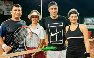Ricardo Montoya, Betty Zúñiga de Correal, campeones y Sebastián Yáñez y Gisela Castellanos. Cortesía