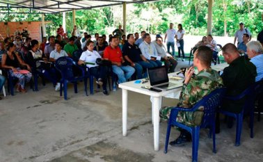 En la tercera mesa de trabajo de Palmarito y Banco de Arena se dieron a conocer las medidas preventivas en la zona. Cortesía para La Opinión