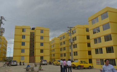 El último estudio de demanda de vivienda en la región revela que el 65 % de los encuestados considera que las tasas de interés son muy altas, pero a su vez el 86 % considera los créditos como el mejor medio de pago para comprar vivienda. Archivo La Opinión