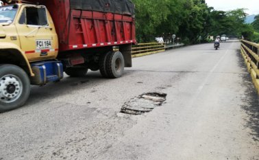 Debido a estas grietas, algunos motorizados han sido víctimas de accidentes. Cortesía