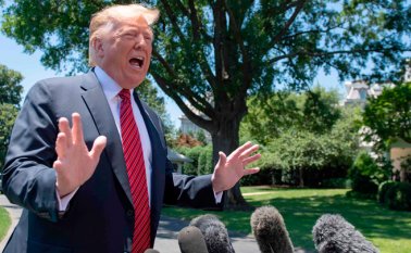 “No hay nada malo con escuchar”, respondió el presidente de Estados Unidos cuando se le preguntó qué haría si recibiera una oferta de información sobre sus opositores de parte de Rusia o China. AFP