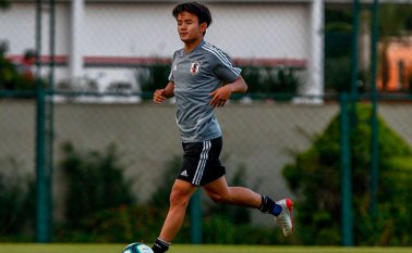 El joven japonés se encuentra concentrado con su selección, disputando la Copa América en Brasil. AFP
