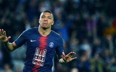 Kylian Mbappé es uno de los jugadores pretendidos por varios equipos, pero el PSG pondría un precio muy alto para evitar su salida del club. Archivo
