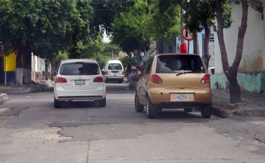 En el área metropolitana de Cúcuta se estima que hay unos 100.000 vehículos con matrícula venezolana, entre carros y motocicletas. Mario Caicedo / La Opinión