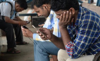 Por lo general, las personas que solicitan préstamos informales tienen entre 36 y 45 años de edad, pertenecen al estrato uno, son separados o viven en unión libre, y no tienen tarjeta de crédito. Archivo