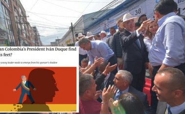 La revista señala que el presidente Duque (izquierda) continúa “atrapado en batallas políticas” que lo alejan de crear políticas propias que lo mantengan lejos de la sombra de Álvaro Uribe (derecha). La Opinión