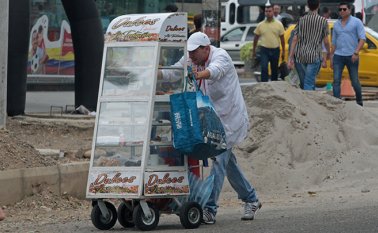 Más del 80% de estos venezolanos tienen a más de dos personas a su cargo. Mario Caicedo / La Opinión