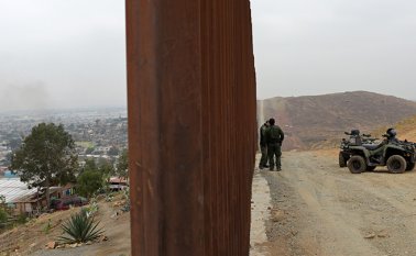 Estados Unidos a finales de mayo amenazó con imponer aranceles a las exportaciones de México si no frenaba el flujo de indocumentados. AFP