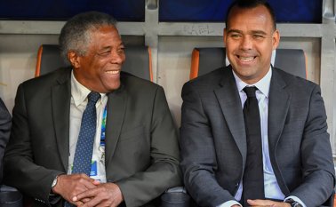 Francisco Maturana y Rafael Dudamel en el banquillo de la selección de Venezuela. AFP