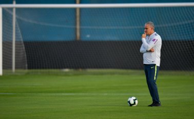 El coliseo para el duelo Brasil-Paraguay es el Arena do Gremio de Porto Alegre. Los hombres de Tite practicaron el martes en el Centro de Entrenamiento del Gremio, cerca del estadio. 
 AFP