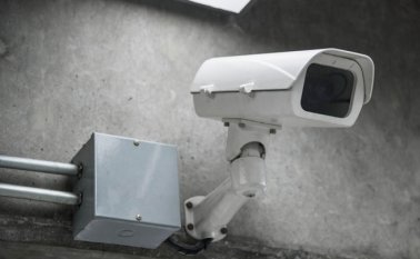 Las cámaras de seguridad generan un efecto psicológico que logra disuadir a las personas que quieran hacer daño. Internet