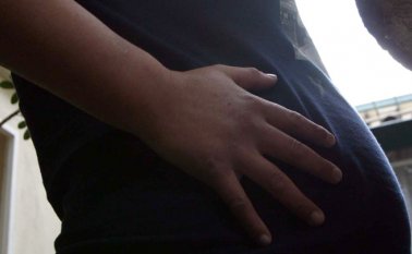 Las menores además se ven expuestas a enfermedades de transmisión sexual y abortos ya que una gestación a esa edad es un riesgo tanto para ellas como para sus hijos. Colprensa