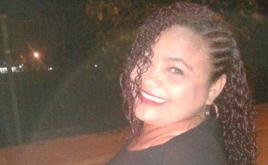 El cadáver de Carmen Rosa Badillo quedó tendido frente al local en el que trabajaba. Cortesía