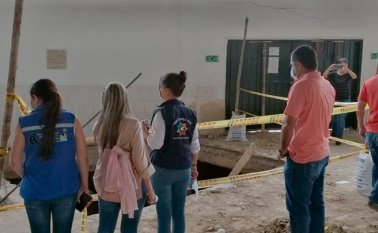 La enorme piscina, de seis metros de profundidad, está ubicada en el patio de recreo, contiguo a la entrada uno de la sede José Antonio Galán. Cortesía