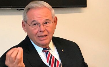 El senador demócrata Bob Menéndez se encuentra de visita en Colombia y declaró que la situación de los líderes sociales y defensores de los Derechos Humanos en Colombia es un asunto que merece toda la atención del Congreso de Estados Unidos. Colprensa